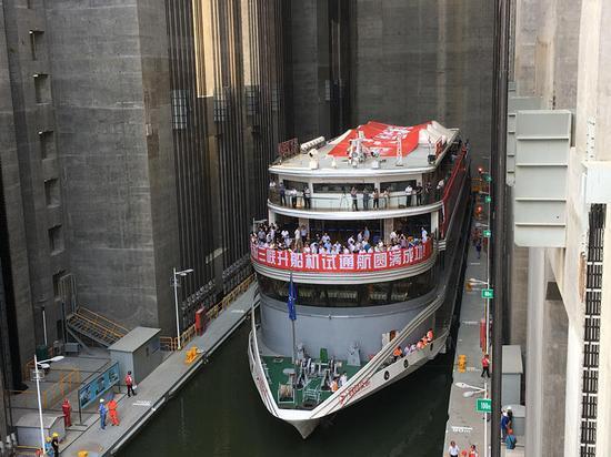 宜昌两坝一峡旅游新产品：乘游船过大坝，坐电梯，观大坝一日游 ，体验世界最大的升船机